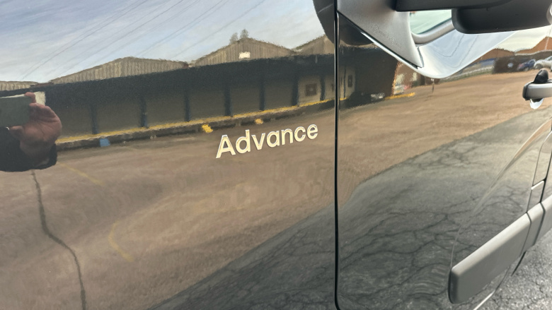 Renault Master Mwb Diesel Fwd MM35 Blue dCi 135 Advance Medium Roof Van